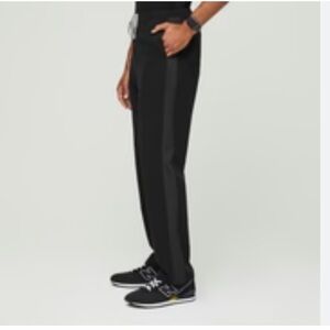 16. FIGS PISCO PANELED CLASSIC SCRUB PANT